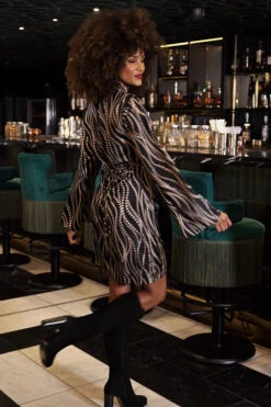 Black Geometric Spot Fluted Sleeve Shift Dress -Opal & Oak Store 0383660e30b6b73a640a3921ab93915cc694abb6