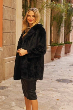 Black Premium Faux Fur Coat With Pockets -Opal & Oak Store f468187423ecdf4327b921f24261622ec363129c