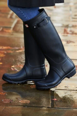 Hunter Original Navy Blue Tall Wellington Boots 13 Hunter Original Navy Blue Tall Wellington Boots -Opal & Oak Store navy shot 18 s21tk302gy002m 196