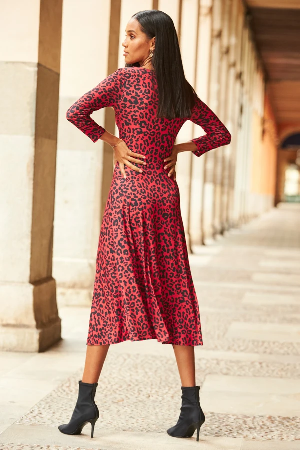 Red & Black Animal Print Keyhole Detail Midi Jersey Dress 4 Red & Black Animal Print Keyhole Detail Midi Jersey Dress - Image 4