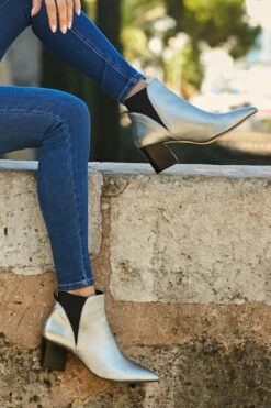 Silver Leather Mid Heel Chelsea Boot -Opal & Oak Store web 42 s21tk105be a21bd011be 082