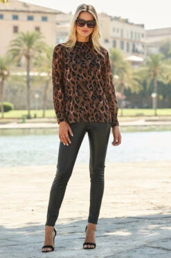 Black Leather Look Seam Detail Premium Leggings -Opal & Oak Store web 43 a21tw040 a20bp009 001 1