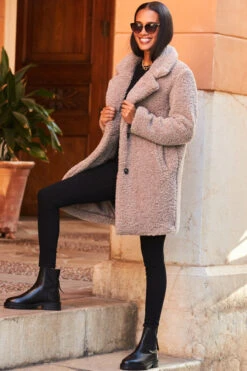 Black Chunky Sole Leather Chelsea Boot -Opal & Oak Store web 19 a22ow005bn0003 183 1 2