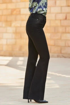 Black Sculpting Kick Flare Jeans -Opal & Oak Store web 2309 06 s20ol001be0003 s23tw080becv02 s23bd012bk0001 06 393 1