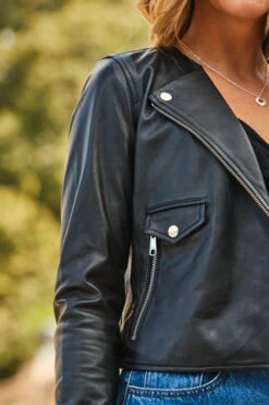 Black Leather Collarless Biker Jacket -Opal & Oak Store web 2309 14 s23ol010bk0001 a23tj074bk0001 s23sd010be0010 14 344