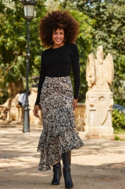 Black Button Cuff Crew Neck Jumper -Opal & Oak Store web 2309 24 s23sw027bran01 a23ol002bk0001 a22tk530bk0001 24 046 1