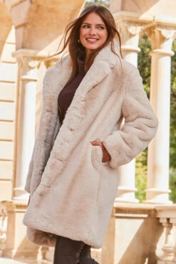 Cream Luxury Faux Fur Coat -Opal & Oak Store web 2309 92 a23ow023nl0001 92 197