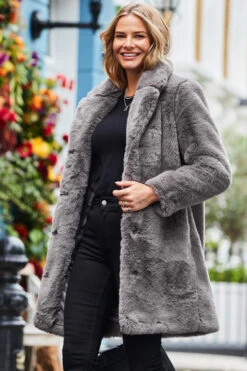 Grey Luxe Faux Fur Coat -Opal & Oak Store web 2310 07 a23ow023gy0014 07 076 rt
