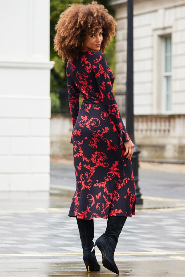 Black & Red Baroque Print Keyhole Detail Ruched Front Midi Jersey Dress 4 Black & Red Baroque Print Keyhole Detail Ruched Front Midi Jersey Dress - Image 4