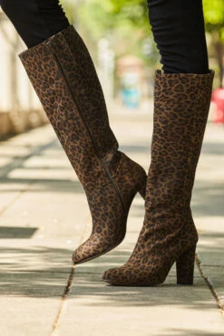 Leopard Print Suede Zip Knee High Boot -Opal & Oak Store web 31 s22tj008rd0017 a22ol001bk0001 051 rt