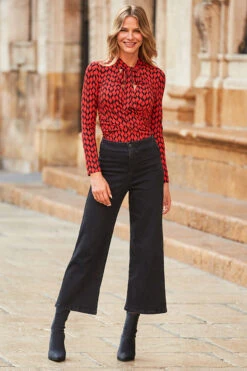 Black Wide Leg Cropped Jeans -Opal & Oak Store web 51 a22tj007rdge01 a22bd022bk0001 069 rt