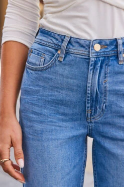 Light Wash Denim Slim Leg Jeans -Opal & Oak Store web 77 s23ow040bk0001 s22bd010dm001w 348