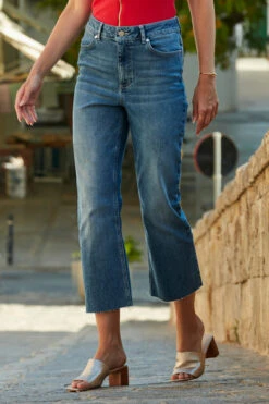 Mid Blue Cropped Kick Flare Jeans -Opal & Oak Store web 78 s22tj139rd001 s22bd018be0010 289