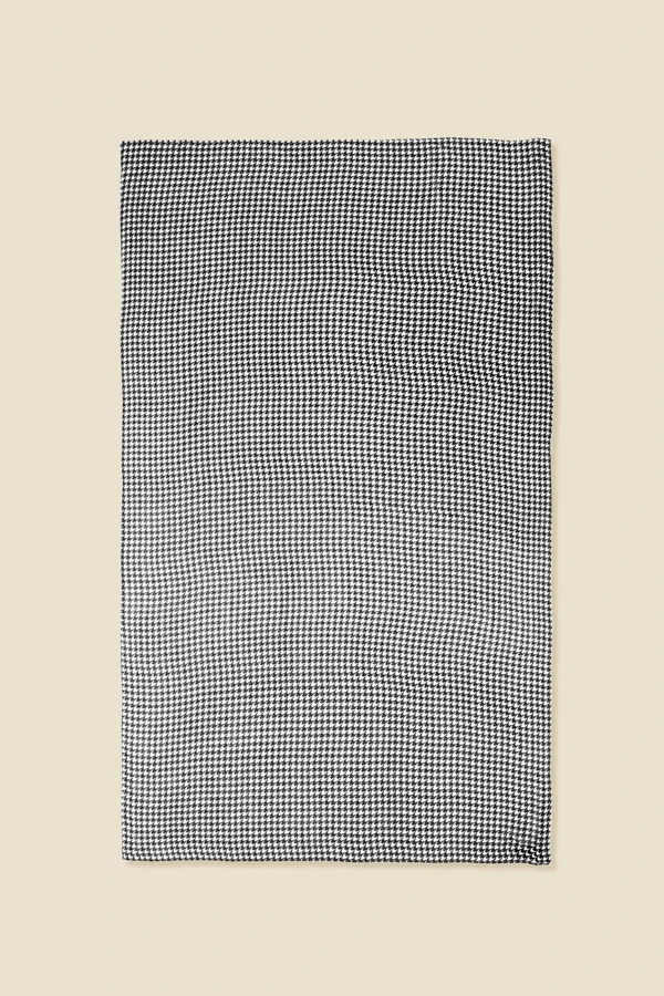 Black & White Dogtooth Print Scarf 4 Black & White Dogtooth Print Scarf - Image 4