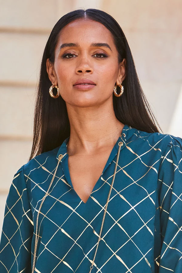 Gold Twist Detail Hoop Earrings 3 Gold Twist Detail Hoop Earrings - Image 3